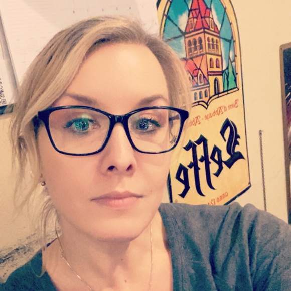 Meet your Posher, Deanna - Picture 2 of 4